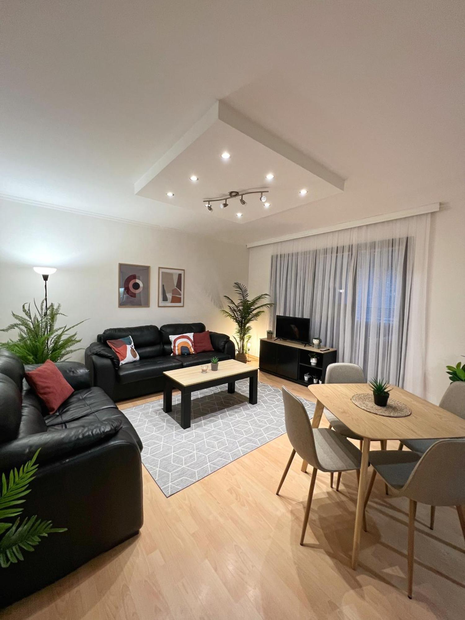 Charming 2 Bedroom Apartment Üsküp Dış mekan fotoğraf